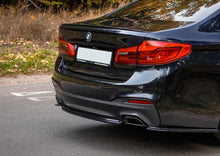 Laden Sie das Bild in den Galerie-Viewer, Maxton Design Mittlerer Diffusor Heck Ansatz passend für BMW 5er G30/ G31 M-Paket schwarz Hochglanz