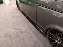 Laden Sie das Bild in den Galerie-Viewer, Maxton Design Seitenschweller Ansatz passend für Volkswagen T6 schwarz Hochglanz