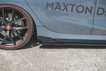 Laden Sie das Bild in den Galerie-Viewer, Maxton Design Seitenschweller Ansatz passend für V.3 BMW 1er F40 M-Paket/ M135i  schwarz Hochglanz