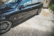 Laden Sie das Bild in den Galerie-Viewer, Maxton Design Seitenschweller Ansatz für BMW M5  / 5 M-Paket E39 schwarz Hochglanz