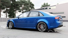 Laden Sie das Bild in den Galerie-Viewer, Maxton Design Seitenschweller Ansatz passend für Audi RS4 B7 schwarz Hochglanz