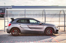 Laden Sie das Bild in den Galerie-Viewer, Maxton Design Seitenschweller Ansatz passend für Mercedes GLA 45 AMG SUV (X156) vor Facelift schwarz Hochglanz