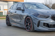 Laden Sie das Bild in den Galerie-Viewer, Maxton Design Seitenschweller Ansatz passend für V.1 BMW 1er F40 M-Paket/ M135i  schwarz Hochglanz