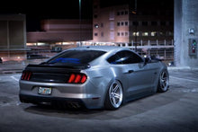 Laden Sie das Bild in den Galerie-Viewer, Anderson Composites Carbon dopperlseitige Heckklappe mit integrierten Spoiler Type-ST für Ford Mustang 2015-2019