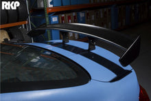 Laden Sie das Bild in den Galerie-Viewer, RKP Carbon Heckflügel für BMW F82 M4