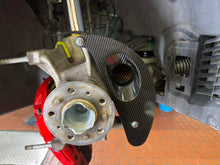Laden Sie das Bild in den Galerie-Viewer, Bremsbelüftung Set Vorderachse Ankerbleche Kohlefaser Carbon passend für BMW G80 G82 G87  M2 M3 M4