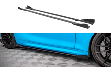 Laden Sie das Bild in den Galerie-Viewer, Maxton Design Street Pro Seitenschweller Ansatz für + Flaps BMW M2 F87 schwarz Hochglanz