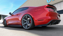Laden Sie das Bild in den Galerie-Viewer, Maxton Design Seitenschweller Ansatz passend für Ford Mustang Mk6 schwarz Hochglanz