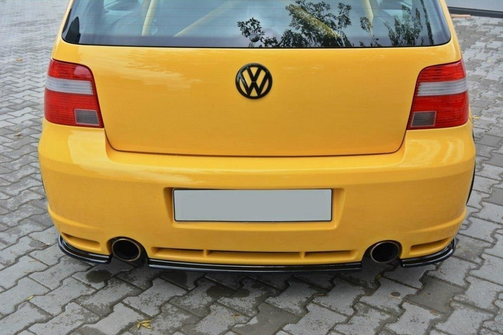 Maxton Design Mittlerer Diffusor Heck Ansatz passend für VW GOLF 4 R32 schwarz Hochglanz