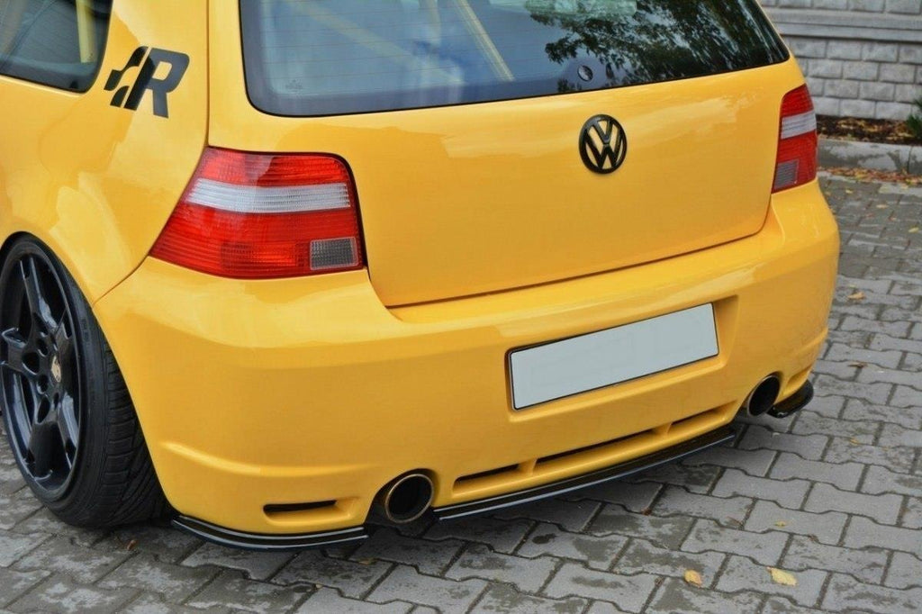 Maxton Design Mittlerer Diffusor Heck Ansatz passend für VW GOLF 4 R32 schwarz Hochglanz