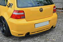 Laden Sie das Bild in den Galerie-Viewer, Maxton Design Mittlerer Diffusor Heck Ansatz passend für VW GOLF 4 R32 schwarz Hochglanz
