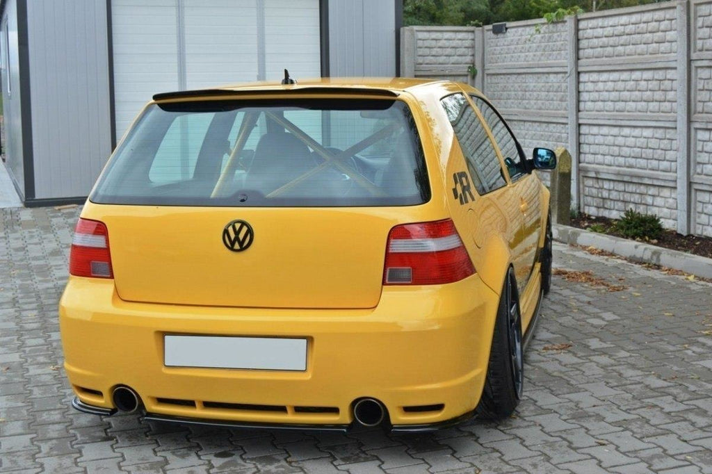 Maxton Design Mittlerer Diffusor Heck Ansatz passend für VW GOLF 4 R32 schwarz Hochglanz