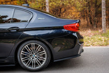 Laden Sie das Bild in den Galerie-Viewer, Maxton Design Heck Ansatz Flaps Diffusor passend für BMW 5er G30/ G31 M-Paket schwarz Hochglanz
