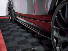 Laden Sie das Bild in den Galerie-Viewer, Maxton Design Seitenschweller Ansatz passend für BMW 1er E81/ E87 FACELIFT schwarz Hochglanz