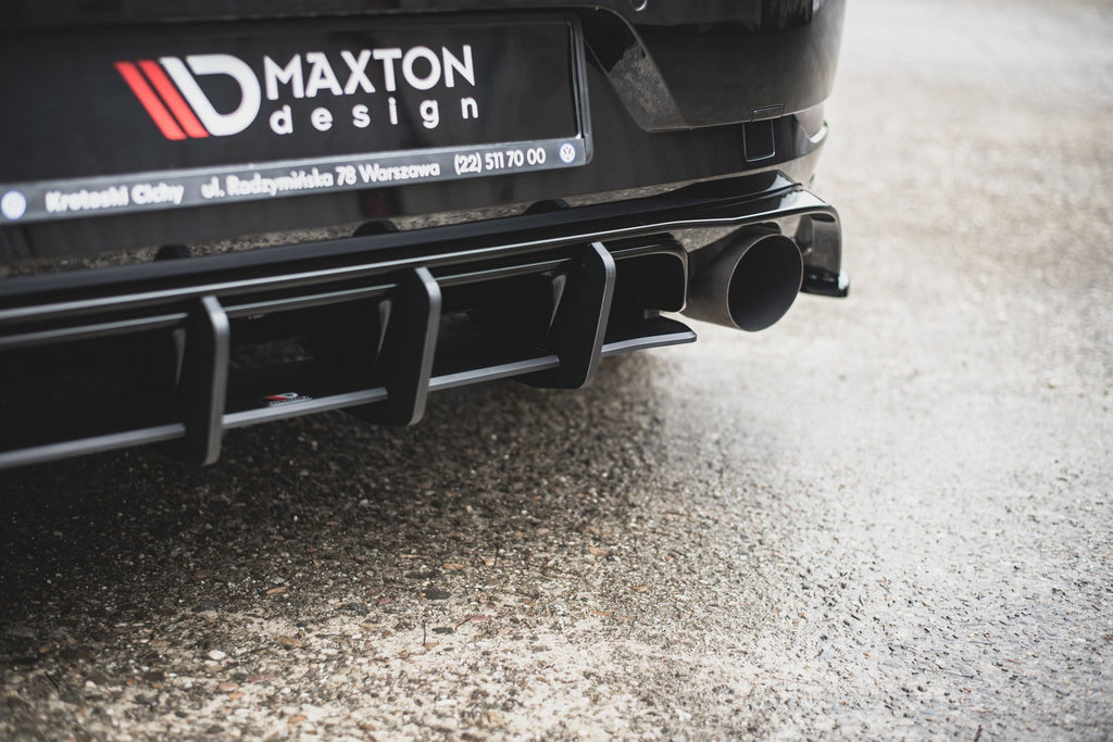 Maxton Design Robuste Racing Heckschürze passend für VW Golf 7 GTI TCR