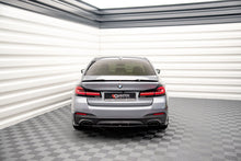 Laden Sie das Bild in den Galerie-Viewer, Maxton Design Mittlerer Diffusor Heck Ansatz für BMW 5er G30 Facelift M-Paket schwarz Hochglanz