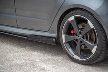 Laden Sie das Bild in den Galerie-Viewer, Maxton Design Robuste Racing Seitenschweller Ansatz passend für + Flaps Audi RS3 8V Sportback schwarz Hochglanz