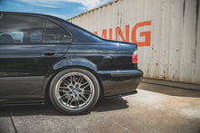 Laden Sie das Bild in den Galerie-Viewer, Maxton Design Heck Ansatz Flaps Diffusor für BMW M5  / 5 M-Paket E39 schwarz Hochglanz