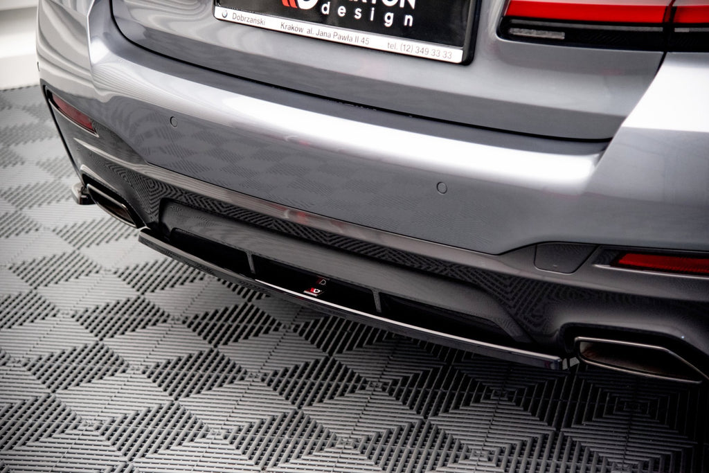 Maxton Design Mittlerer Diffusor Heck Ansatz für BMW 5er G30 Facelift M-Paket schwarz Hochglanz