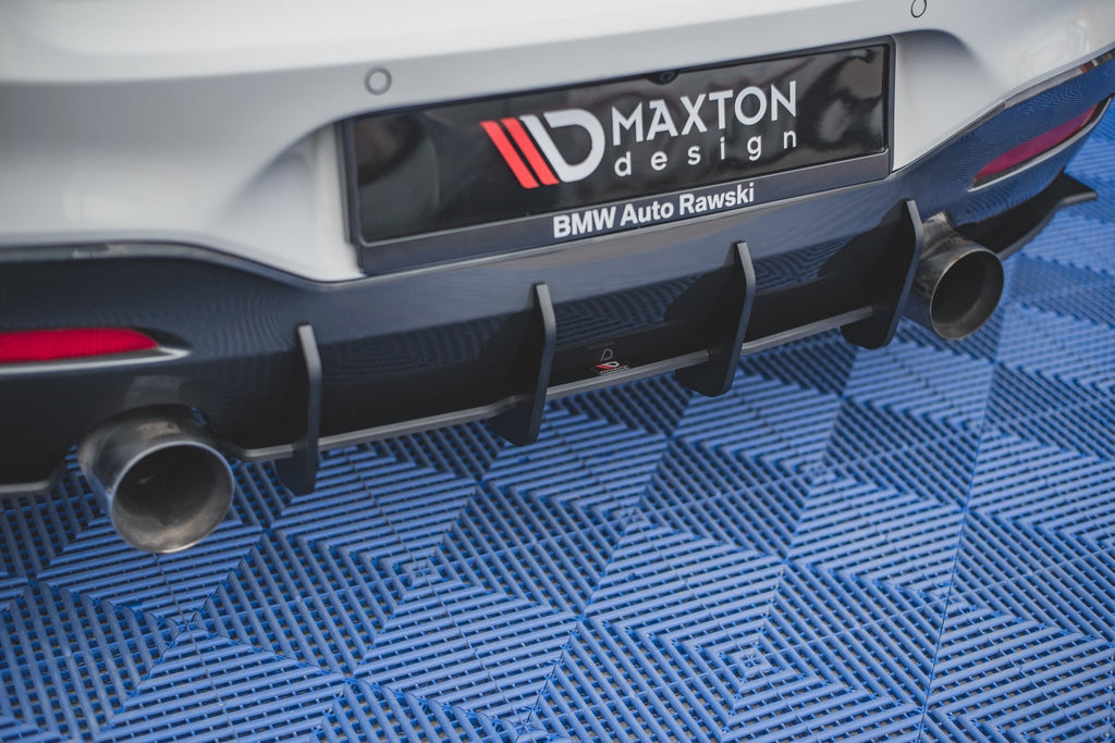 Maxton Design Robuste Racing Heckschürze V.3 für BMW M140i