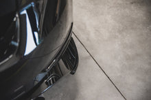 Laden Sie das Bild in den Galerie-Viewer, Maxton Design Heck Ansatz Flaps Diffusor passend für VW Golf 7 GTI TCR schwarz Hochglanz
