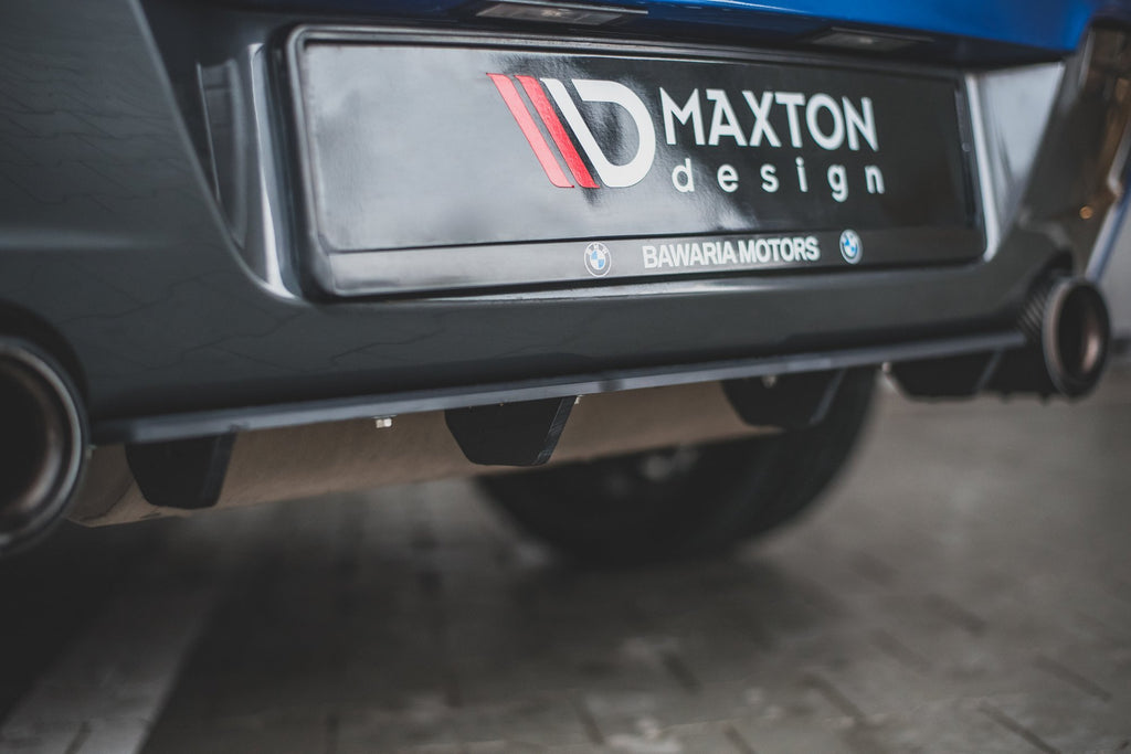 Maxton Design Robuste Racing Heckschürze für BMW M135i F20