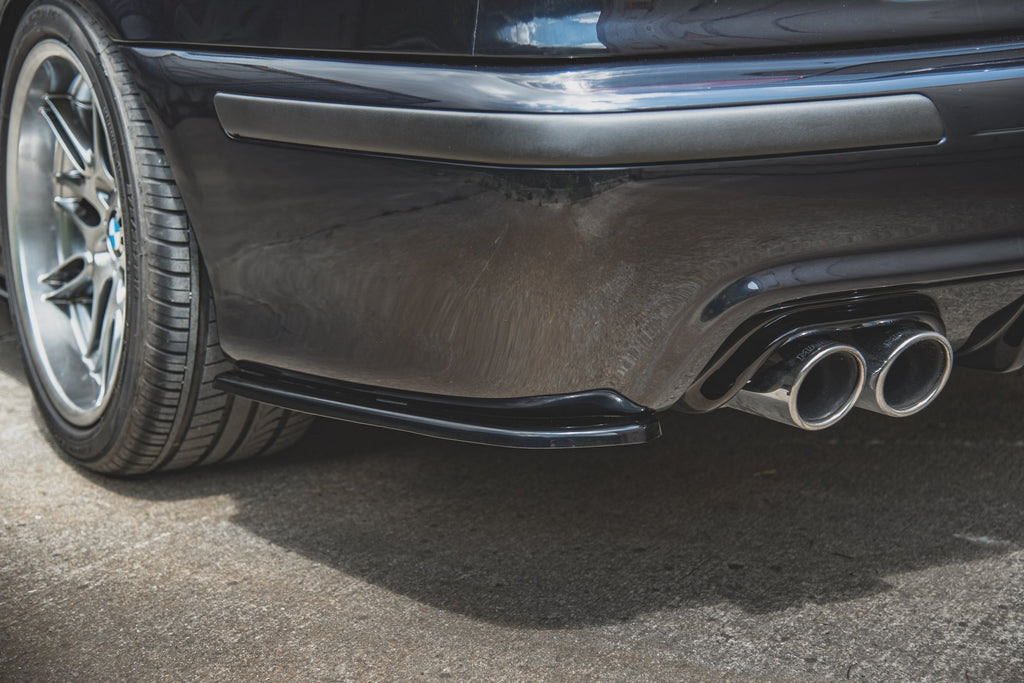 Maxton Design Heck Ansatz Flaps Diffusor für BMW M5  / 5 M-Paket E39 schwarz Hochglanz