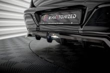 Laden Sie das Bild in den Galerie-Viewer, Maxton Design Mittlerer Diffusor Heck Ansatz DTM Look für BMW 7 M-Paket G70 schwarz Hochglanz