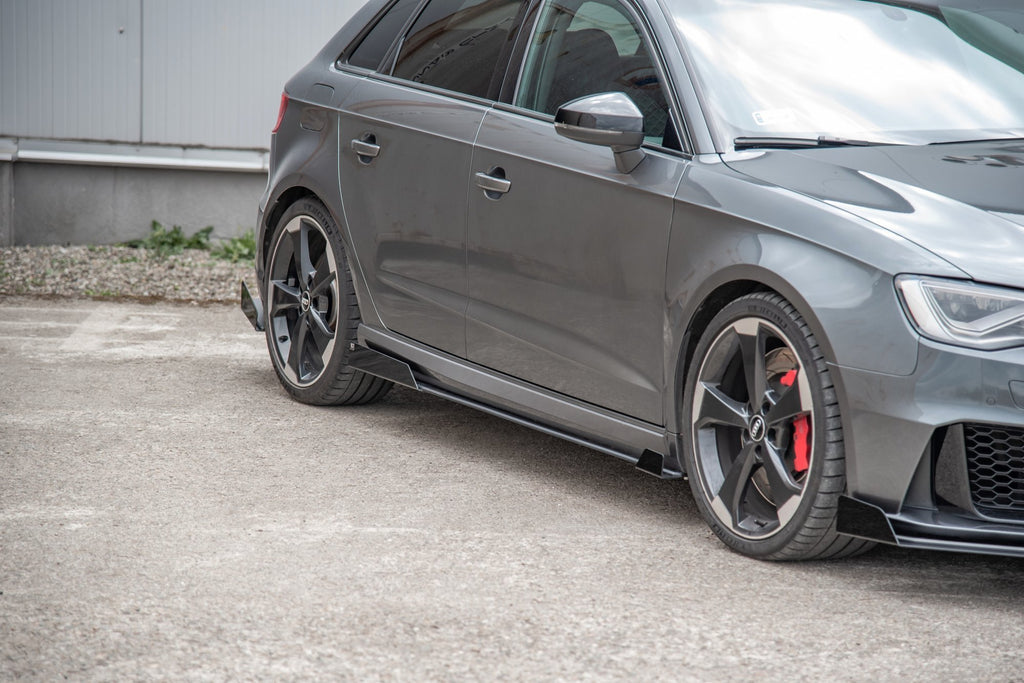 Maxton Design Robuste Racing Seitenschweller Ansatz passend für + Flaps Audi RS3 8V Sportback schwarz Hochglanz