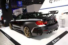 Laden Sie das Bild in den Galerie-Viewer, 3DDesign Carbon Heckschürze für BMW F82 M4