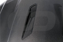 Laden Sie das Bild in den Galerie-Viewer, Boca Carbon Motorhaube ähnlich BS für Mercedes W204 (Carbon/Kevlar)