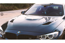 Laden Sie das Bild in den Galerie-Viewer, MTC Carbon Motorhaube mit Lufteinlässen für BMW F8X M3/M4