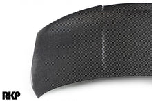 Laden Sie das Bild in den Galerie-Viewer, RKP Carbon Heckdeckel für BMW F82 M4 (Carbon/GFK)