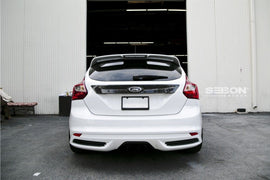 Seibon Carbon Verkleidung für FORD Focus Kofferraumgriff Schrägheck 2012 - 2014 OE-Style