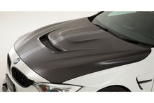 Laden Sie das Bild in den Galerie-Viewer, Varis Carbon Motorhaube (System 1) für BMW 4er F82 M4 - Carbon